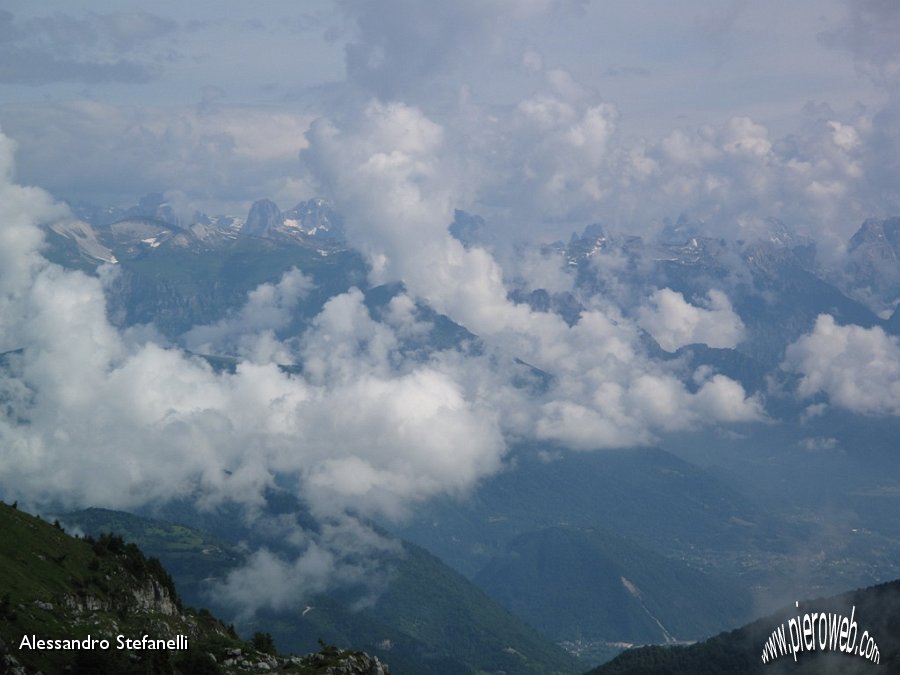 01 Vista verso Dolomiti Bellunesi.jpg